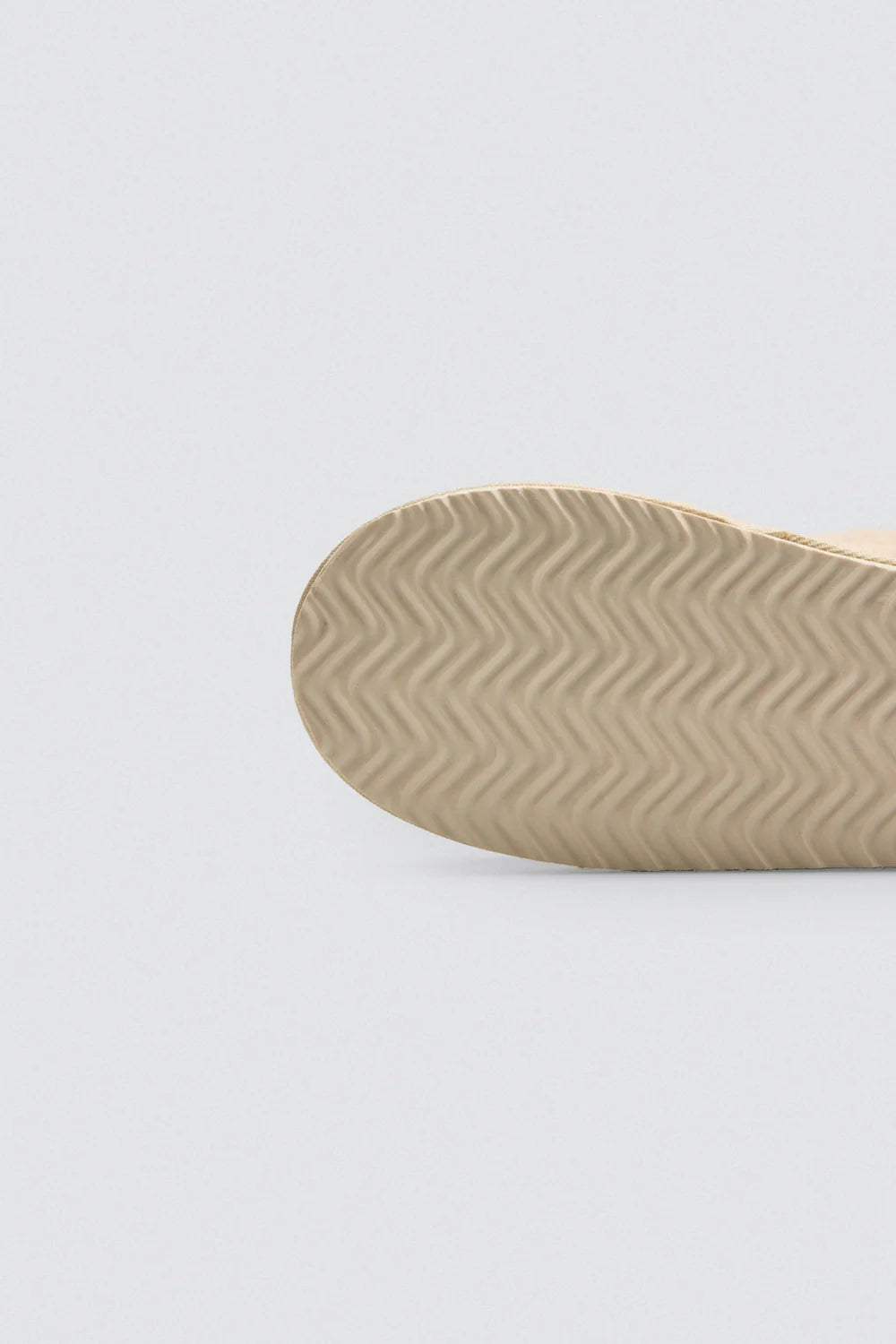 BOTADE INTERIOR YSABEL MORA