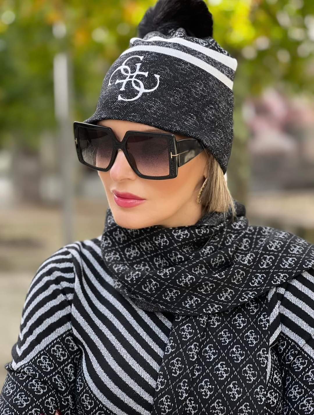 GORRO GUESS Robe Noire