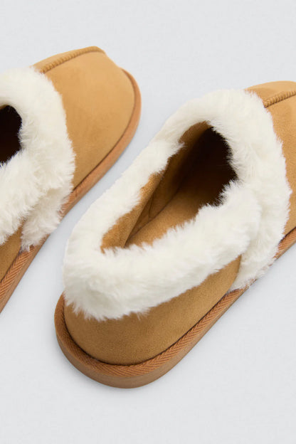 PANTUFAS YSABEL MORA