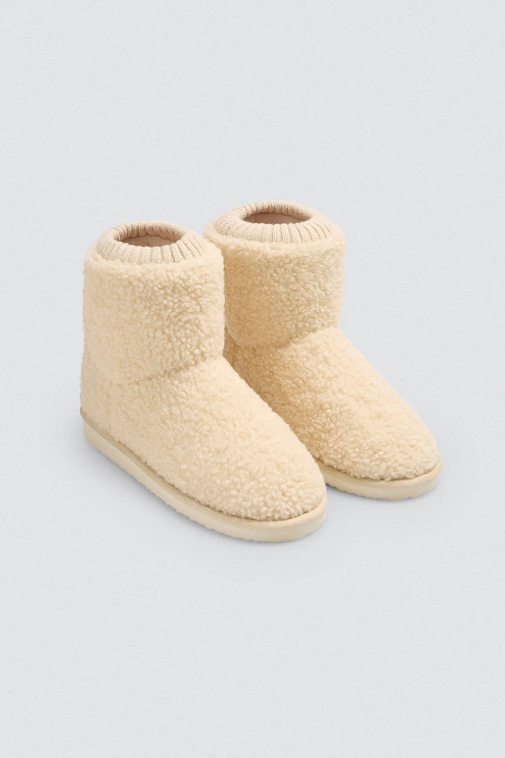 BOTADE INTERIOR YSABEL MORA