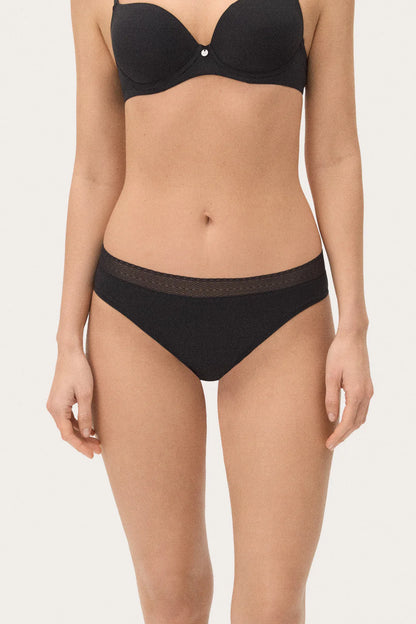 CUECA YSABEL MORA