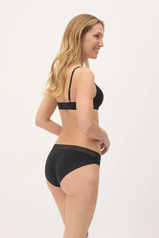 CUECA YSABEL MORA