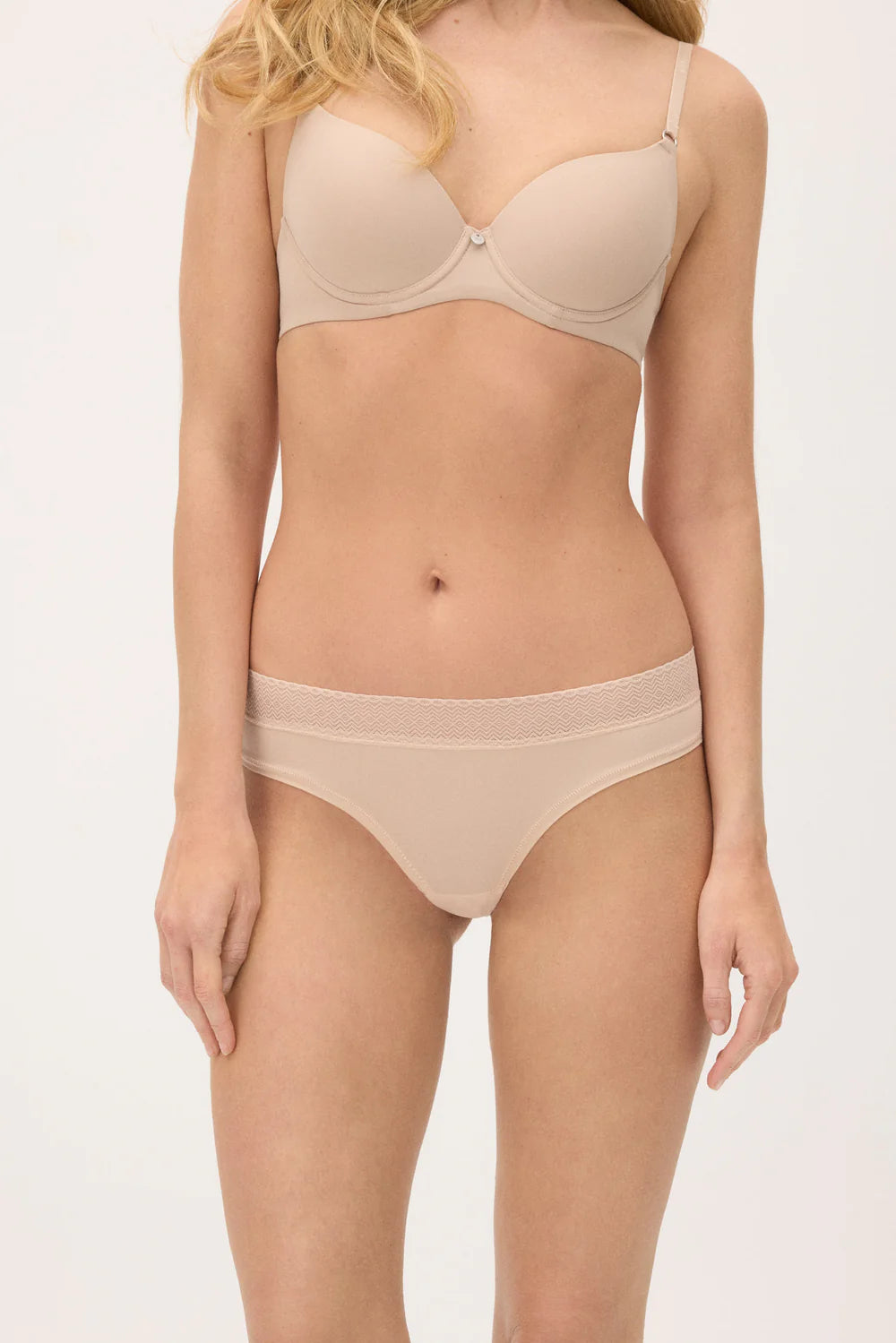 CUECA YSABEL MORA