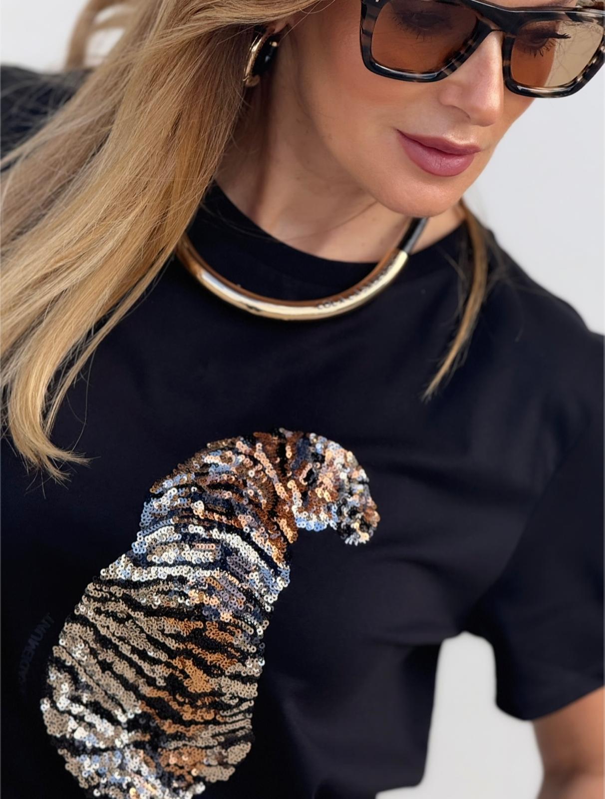 T-SHIRT LOLA CASADEMUNT