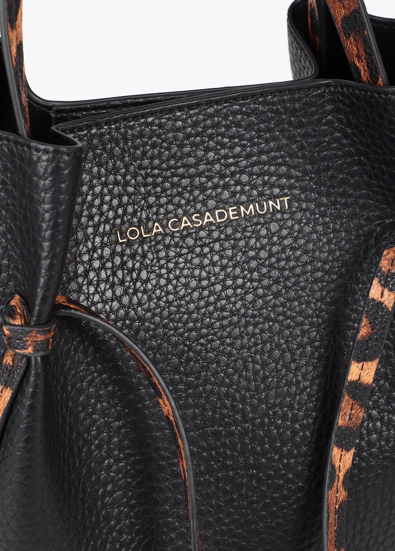 MALA LOLA CASADEMUNT